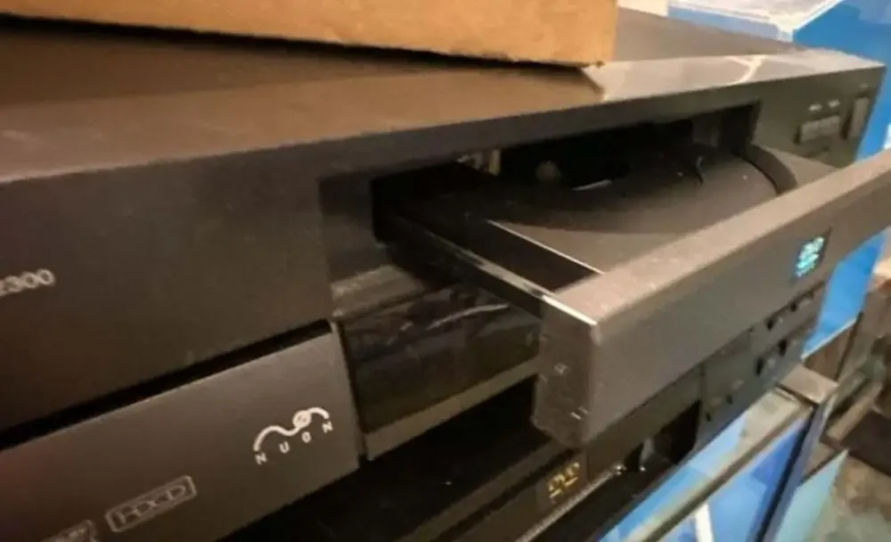 Toshiba SD-2300 DVD Video Player with Nuon Technology